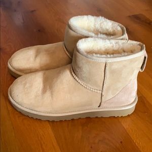 LIGHT BROWN SHORT UGGS